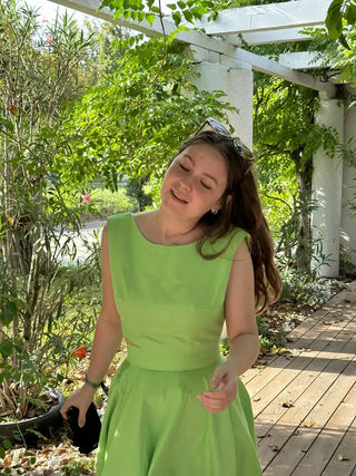 Close-up of the Tinkerbell Deux Pièces outfit in bright green cotton, featuring the fitted crop top and high-waisted skirt – cheerful and breezy summer style by Cori Tailor